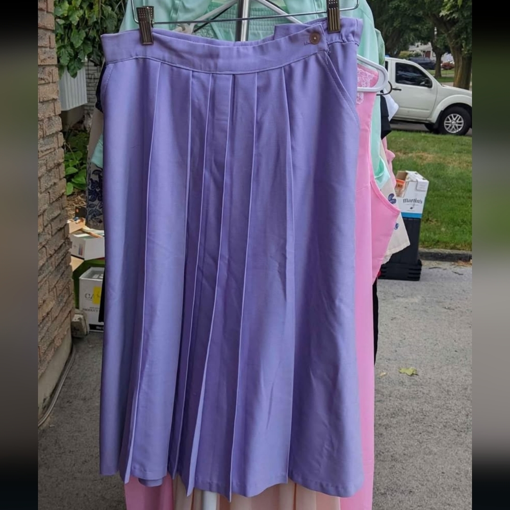 Vintage pleated lavender skirt